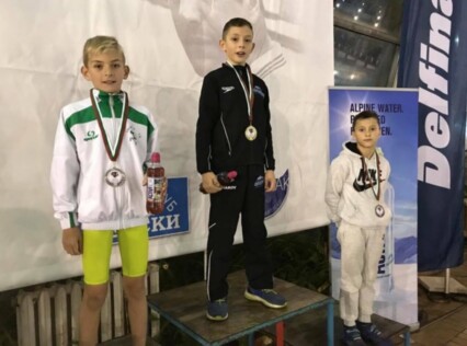 10 медала и отличие за най-добър състезател на Международния турнир по плуване Стефан Попов – Замората