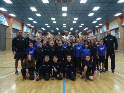 Кубрат Пулев се срещна с децата от НСК Олимп